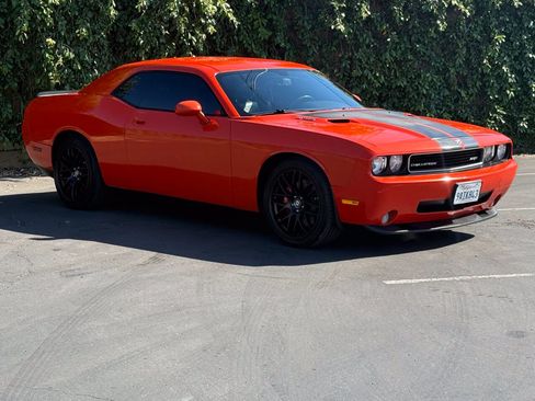 Used 2009 Dodge Challenger SRT8 w/ SRT Option Group II RWD image 4