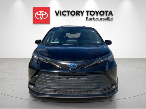 Used 2024 Toyota Sienna XLE Woodland Edition AWD/4WD image 8