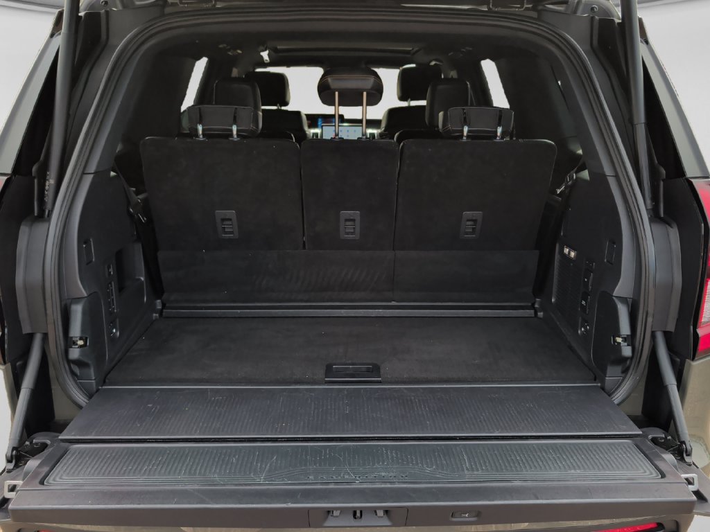 Used 2025 Ford Expedition Tremor AWD/4WD image 38