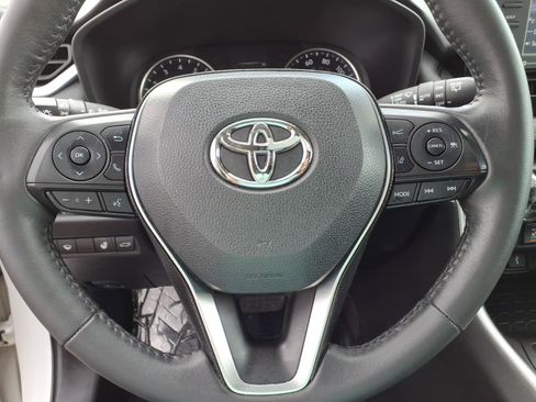 Certified 2020 Toyota RAV4 XLE w/ Convenience Package AWD/4WD image 18