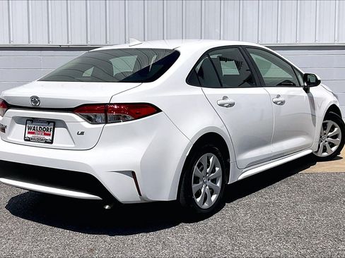 Used 2022 Toyota Corolla LE FWD image 17