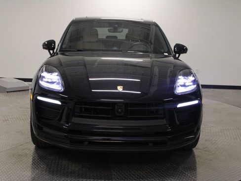 Certified 2025 Porsche Macan AWD/4WD image 10