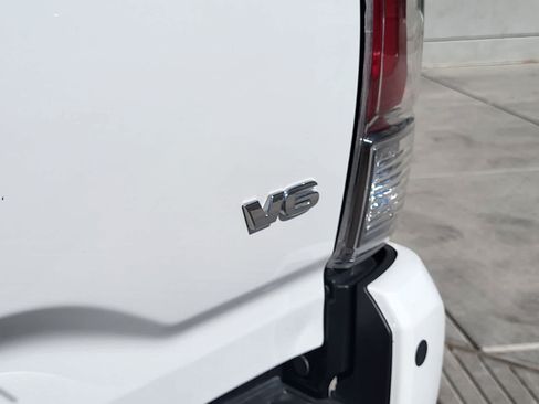Used 2018 Toyota Tacoma Limited AWD/4WD image 12