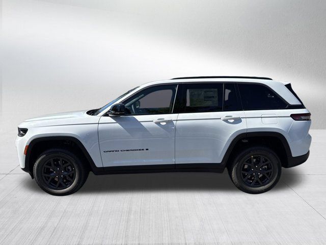 New 2027 Jeep Grand Cherokee Altitude RWD image 8