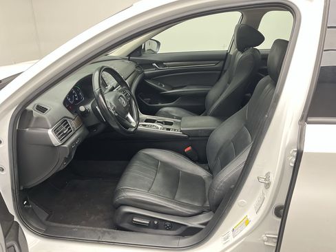 Used 2020 Honda Accord Touring image 3
