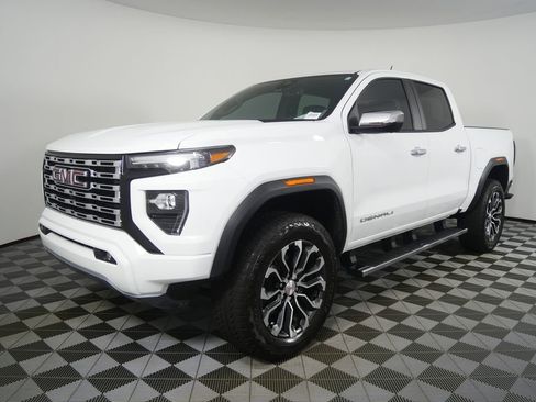 Used 2024 GMC Canyon Denali AWD/4WD image 8