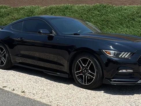 Used 2016 Ford Mustang Coupe RWD image 3