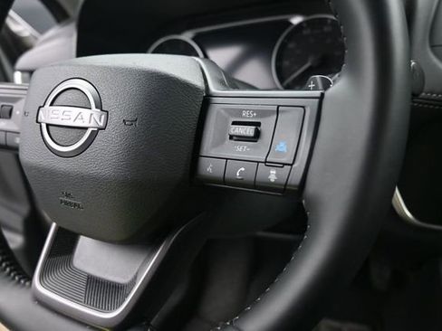 Used 2025 Nissan Rogue SV AWD/4WD image 18
