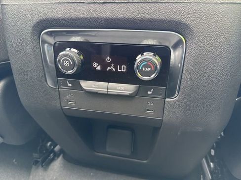 New 2025 Chevrolet Suburban LT w/ Comfort Package image 17