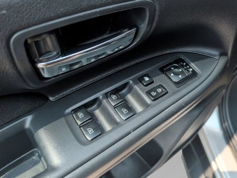 Used 2019 Mitsubishi Outlander ES AWD/4WD image 15