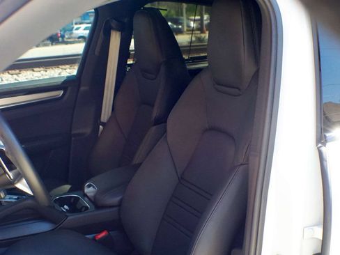 Used 2023 Porsche Cayenne Platinum Edition AWD/4WD image 20