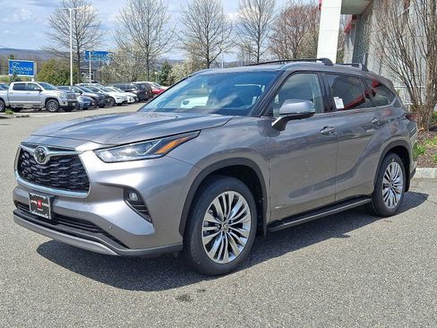New 2026 Toyota Highlander Platinum AWD/4WD image 10