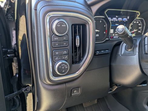 Used 2022 GMC Sierra 3500 Denali w/ Denali Ultimate Package image 17