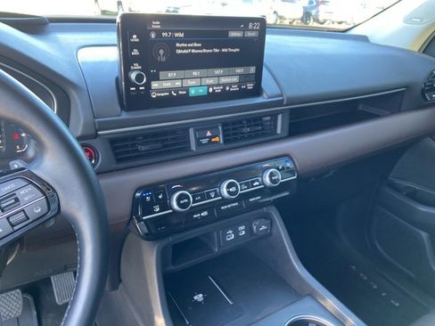 Used 2025 Honda Pilot Elite image 23