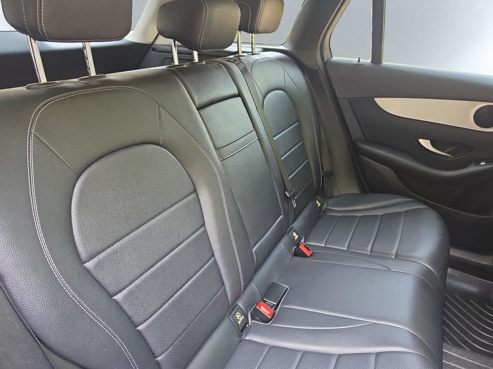 Used 2019 Mercedes-Benz GLC 300 4MATIC w/ Premium Package image 18