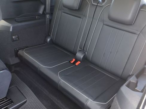 Certified 2023 Volkswagen Tiguan SE w/ Panoramic Sunroof Package image 18