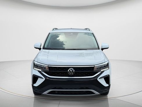 Used 2024 Volkswagen Taos SE w/ Black Wheel Package FWD image 2
