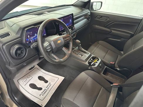 Used 2024 Chevrolet Colorado W/T image 18