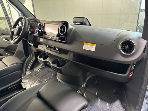 New 2026 Mercedes-Benz Sprinter 2500 image 17