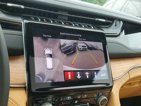 New 2025 Jeep Grand Cherokee Summit image 11