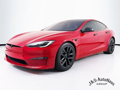 Used 2022 Tesla Model S Plaid image 3