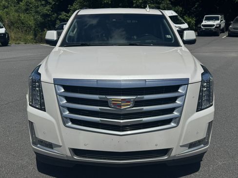 Used 2017 Cadillac Escalade ESV Luxury AWD/4WD image 2