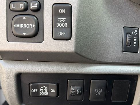 Used 2011 Toyota Tundra Limited w/ Memory Pkg image 23