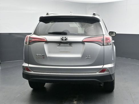 Used 2018 Toyota RAV4 LE image 8