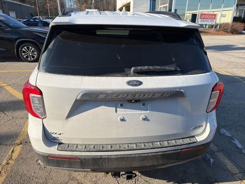 Used 2022 Ford Explorer XLT w/ Equipment Group 202A image 3