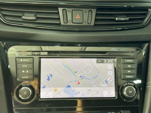 Used 2019 Nissan Rogue SL FWD image 17