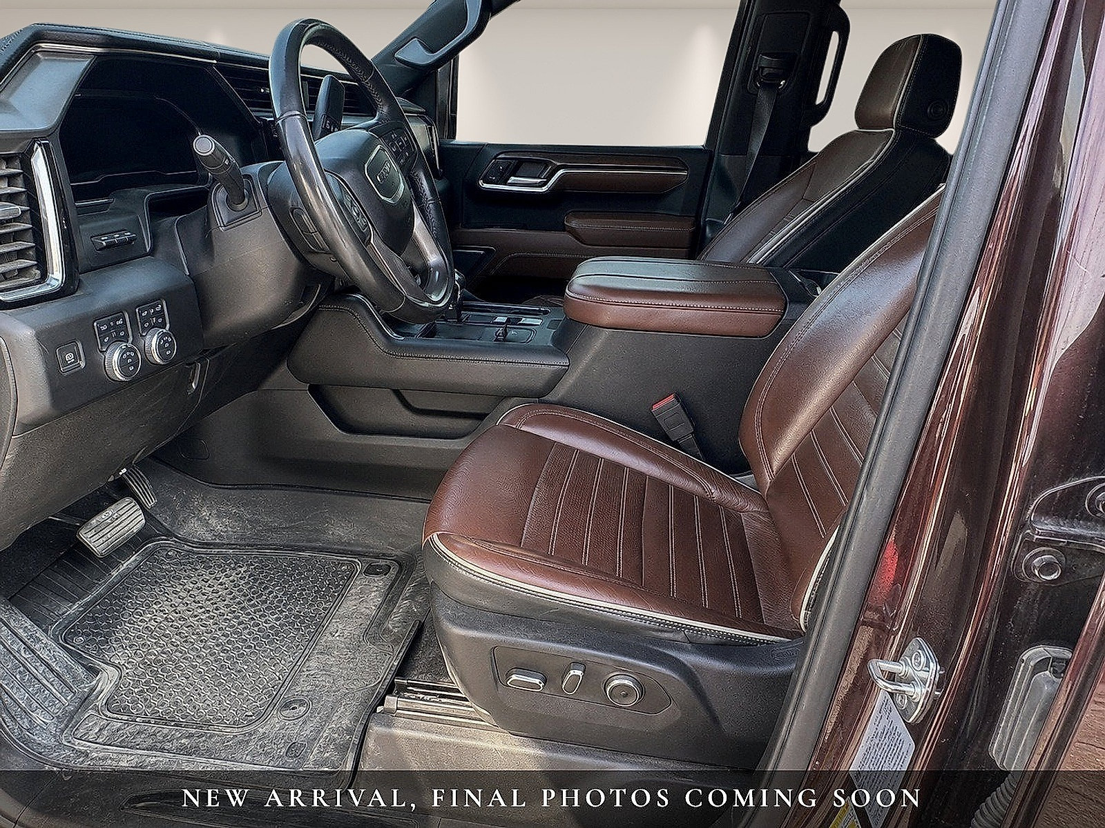 Used 2024 GMC Sierra 3500 Denali Ultimate AWD/4WD image 9