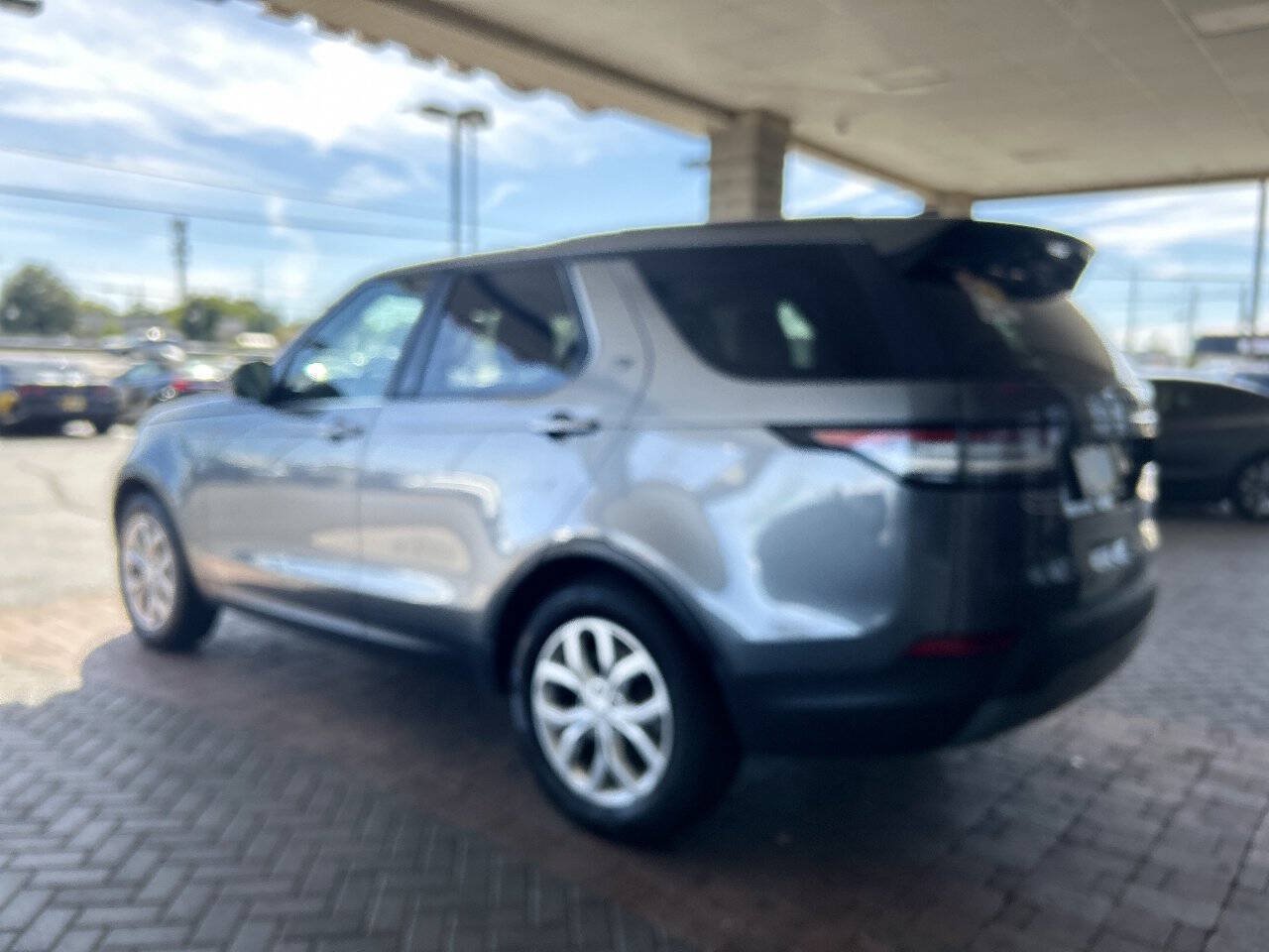 Used 2018 Land Rover Discovery SE AWD/4WD image 8