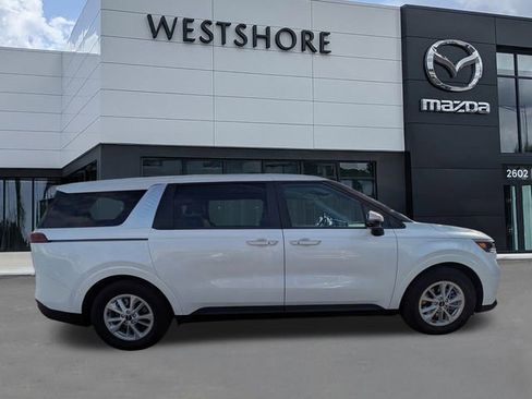 Used 2024 Kia Carnival LX image 2