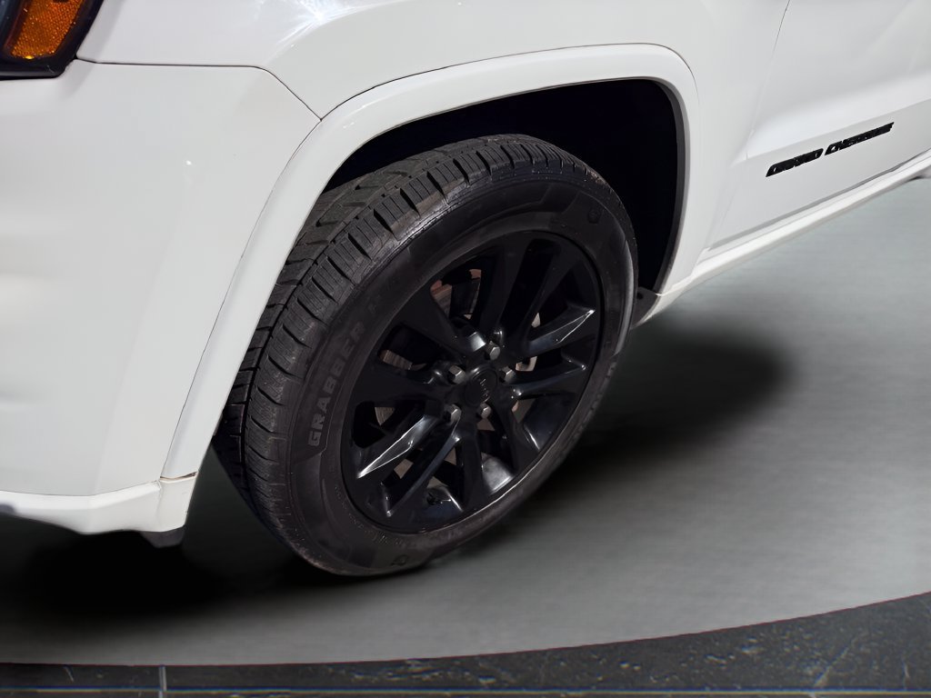 Used 2017 Jeep Grand Cherokee Altitude AWD/4WD image 13