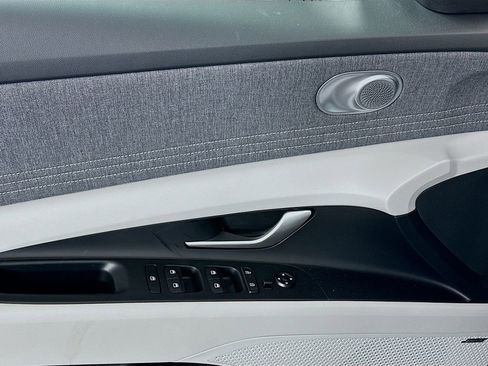 New 2025 Hyundai Elantra Limited image 19