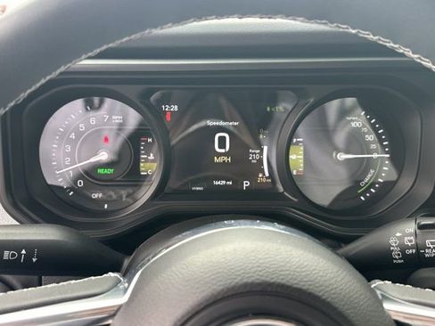 Used 2025 Jeep Wrangler Unlimited Sahara w/ Safety Group image 25