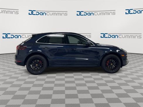 Used 2017 Porsche Macan Turbo image 9