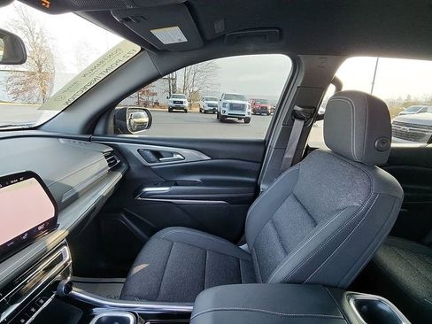 Certified 2024 Chevrolet Traverse LT image 11