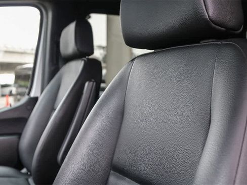 Used 2020 Mercedes-Benz Sprinter 2500 image 23