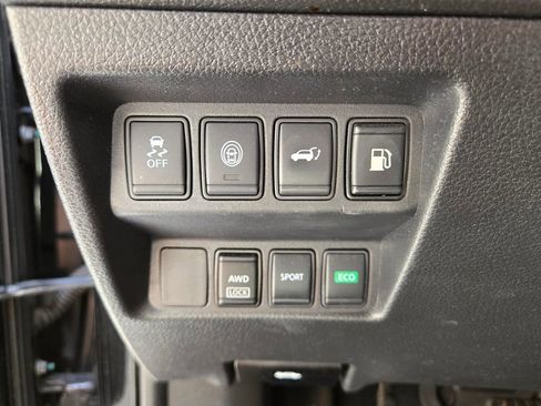 Used 2020 Nissan Rogue SV AWD/4WD image 11