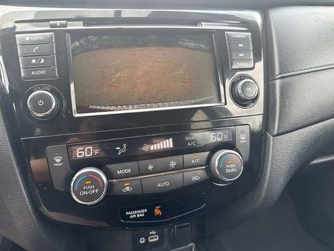 Used 2018 Nissan Rogue SV AWD/4WD image 29