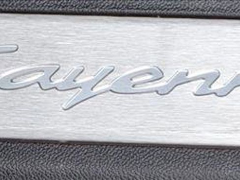 Used 2024 Porsche Cayenne AWD/4WD image 15