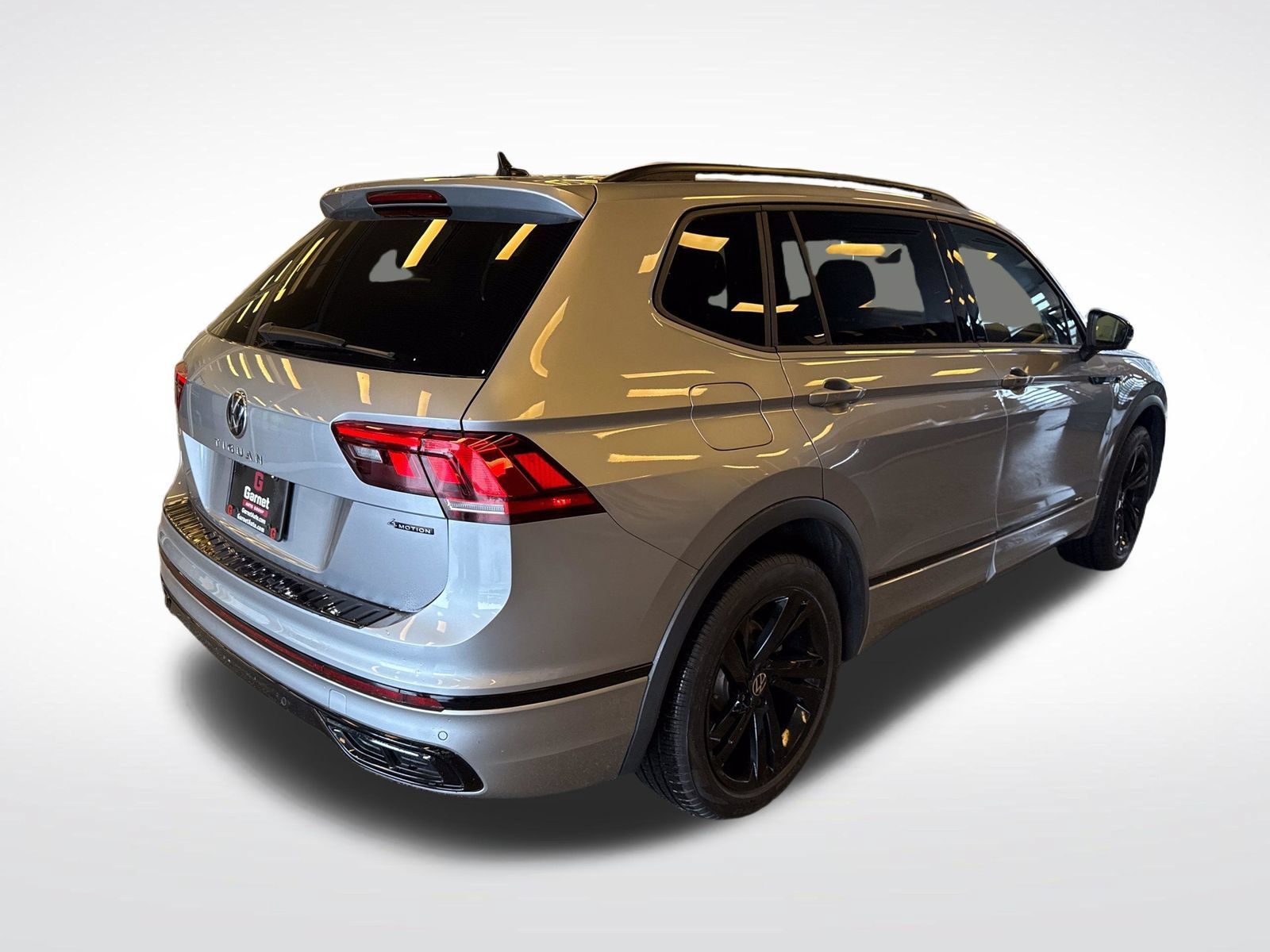 Certified 2024 Volkswagen Tiguan SE R-Line AWD/4WD image 5