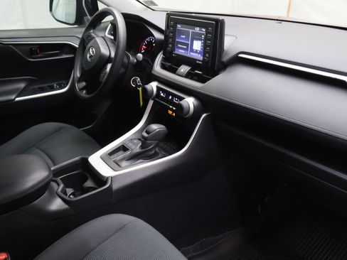 Used 2021 Toyota RAV4 LE image 11