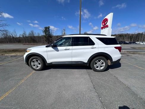 Used 2021 Ford Explorer XLT w/ Equipment Group 202A image 6