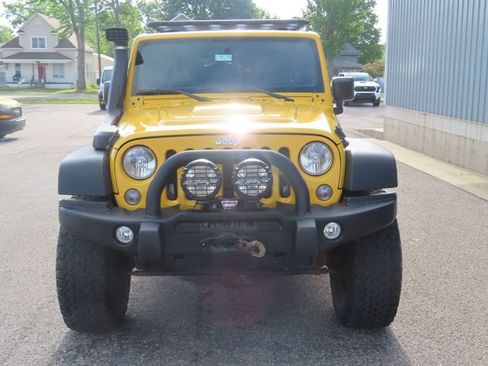 Used 2015 Jeep Wrangler Unlimited Rubicon w/ Connectivity Group AWD/4WD image 13