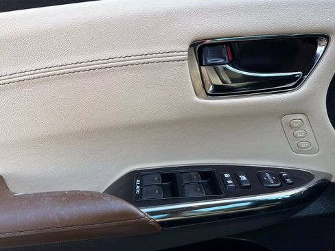 Used 2016 Toyota Avalon Limited FWD image 11