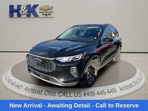 Used 2025 Ford Escape Platinum image 1