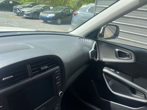 Used 2025 Kia Soul LX w/ LX Technology Package image 30