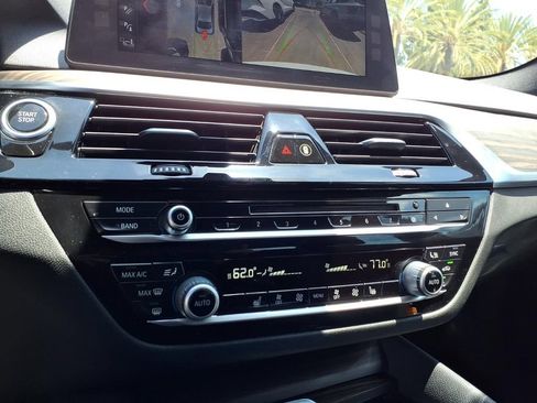 Used 2018 BMW 530e xDrive AWD/4WD image 17